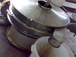 加緣式振動(dòng)篩分機(jī)使用現(xiàn)場(chǎng)